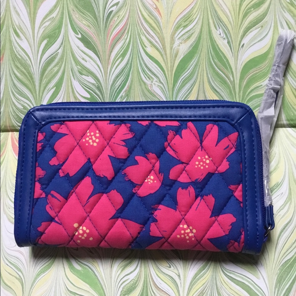 Vera Bradley Wristlet - Picture 2 of 7